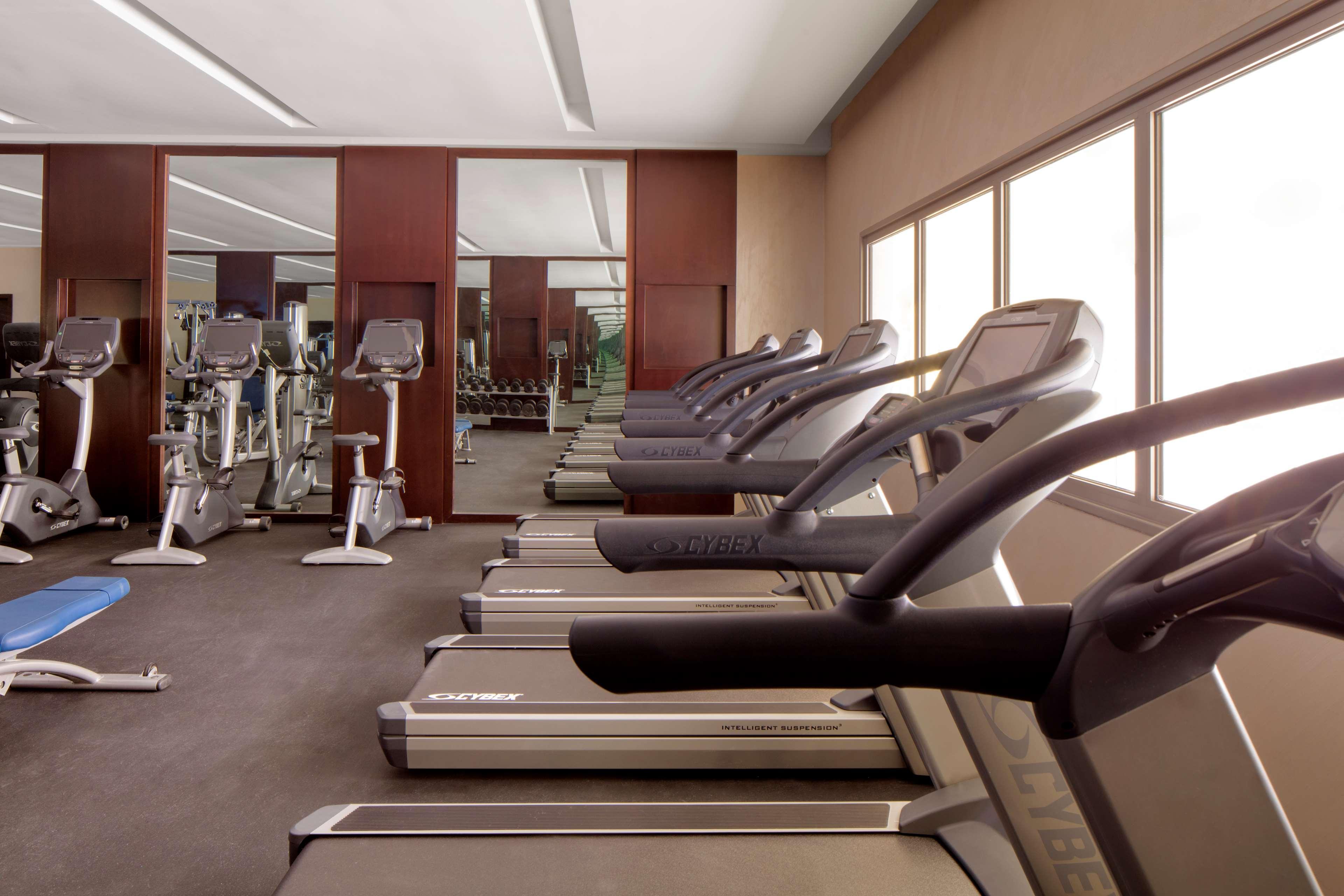 Radisson Blu Hotel & Resort, Sohar Exterior photo The gym at the hotel