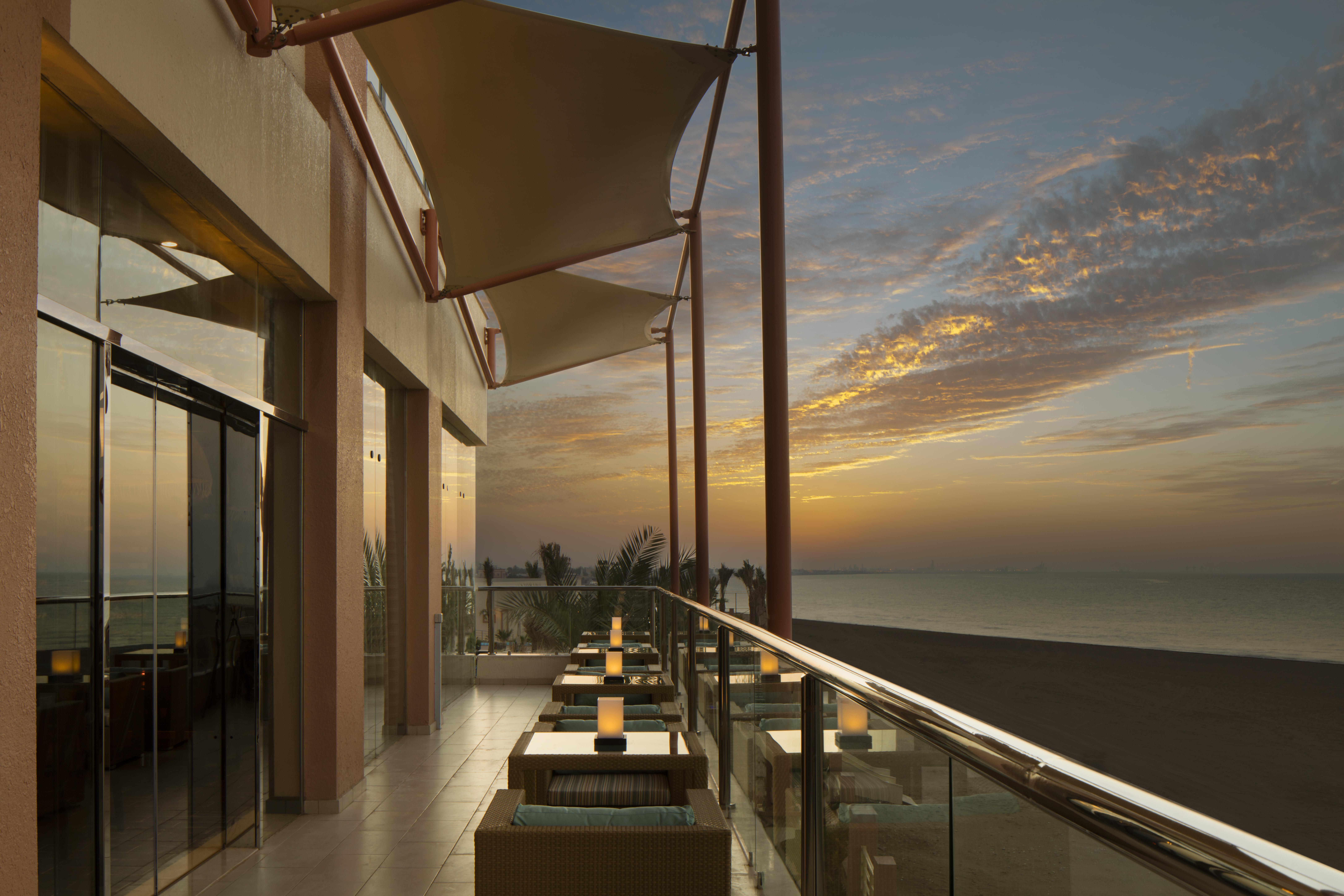 Radisson Blu Hotel & Resort, Sohar Exterior photo The View