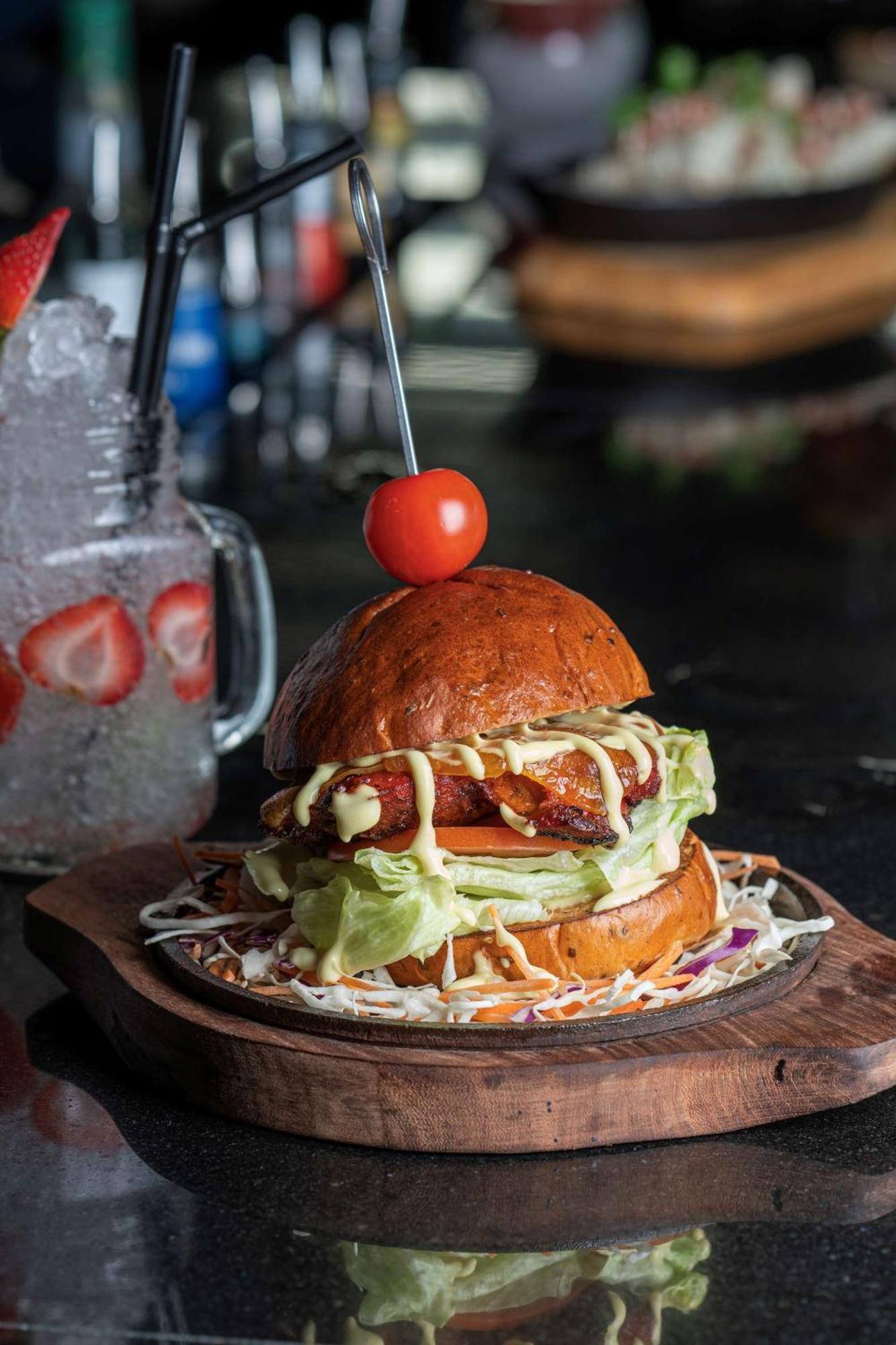 Radisson Blu Hotel & Resort, Sohar Exterior photo A burger