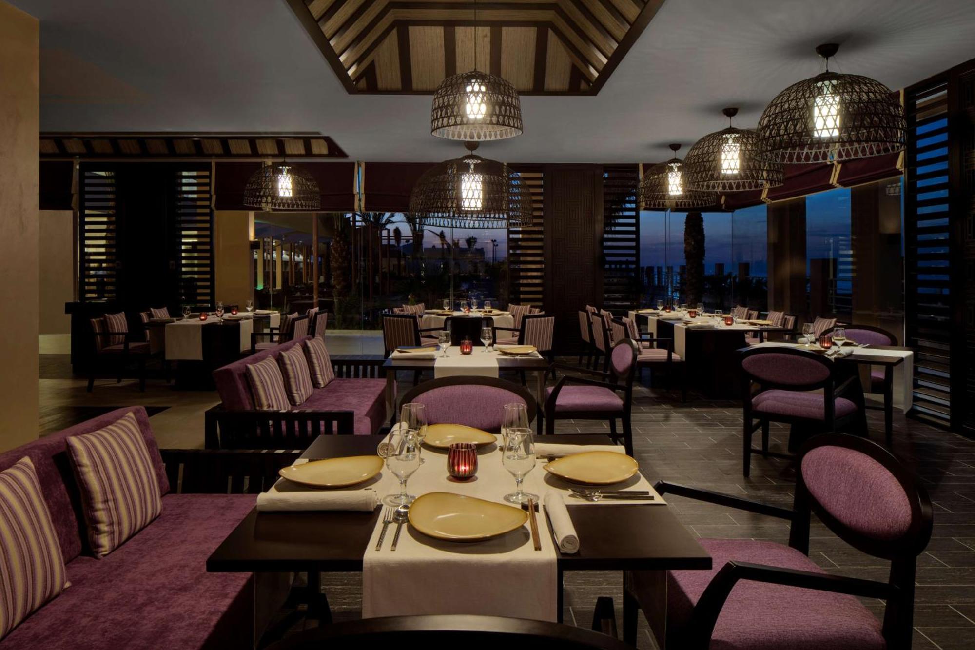 Radisson Blu Hotel & Resort, Sohar Exterior photo The restaurant