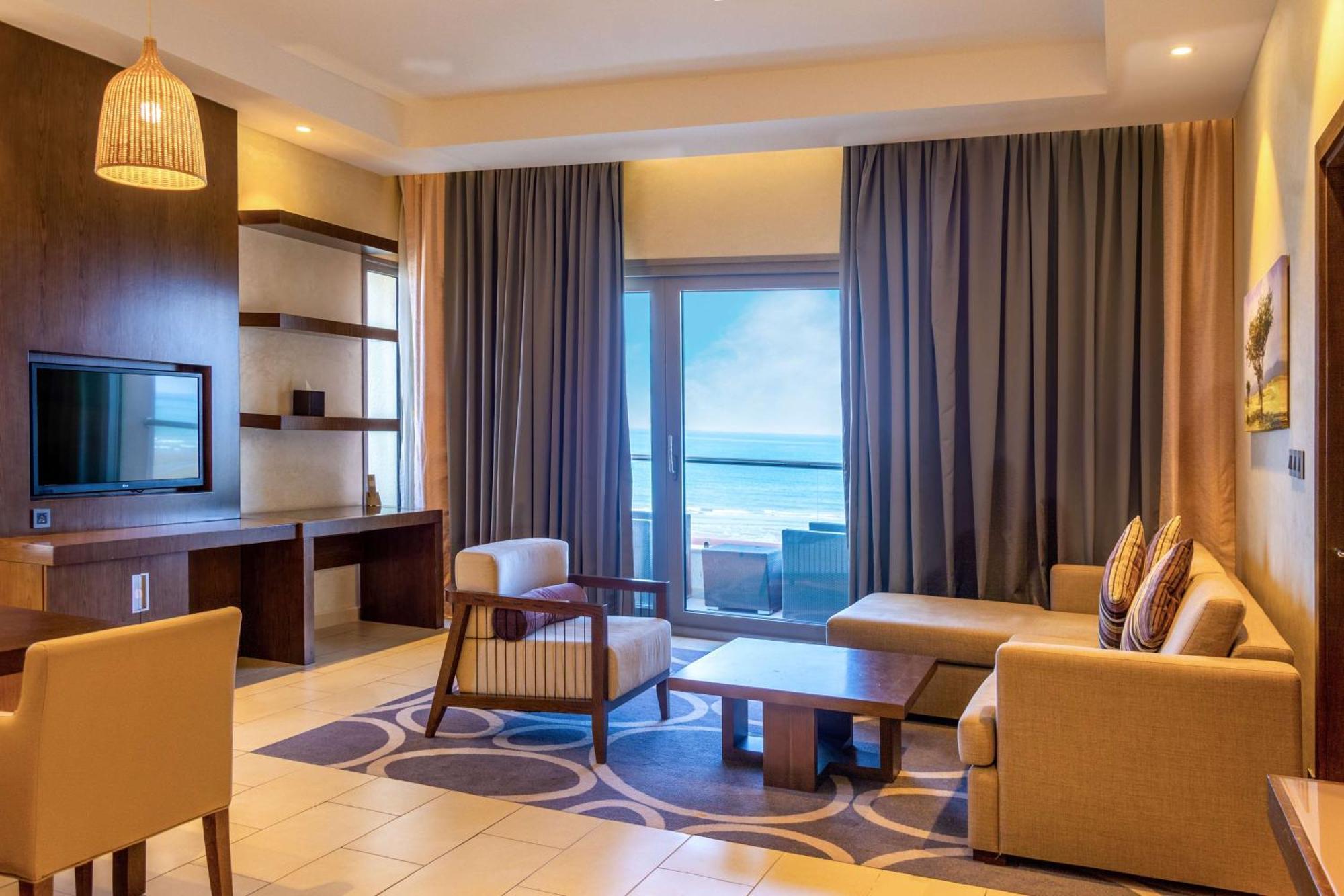 Radisson Blu Hotel & Resort, Sohar Exterior photo A living room at the hotel