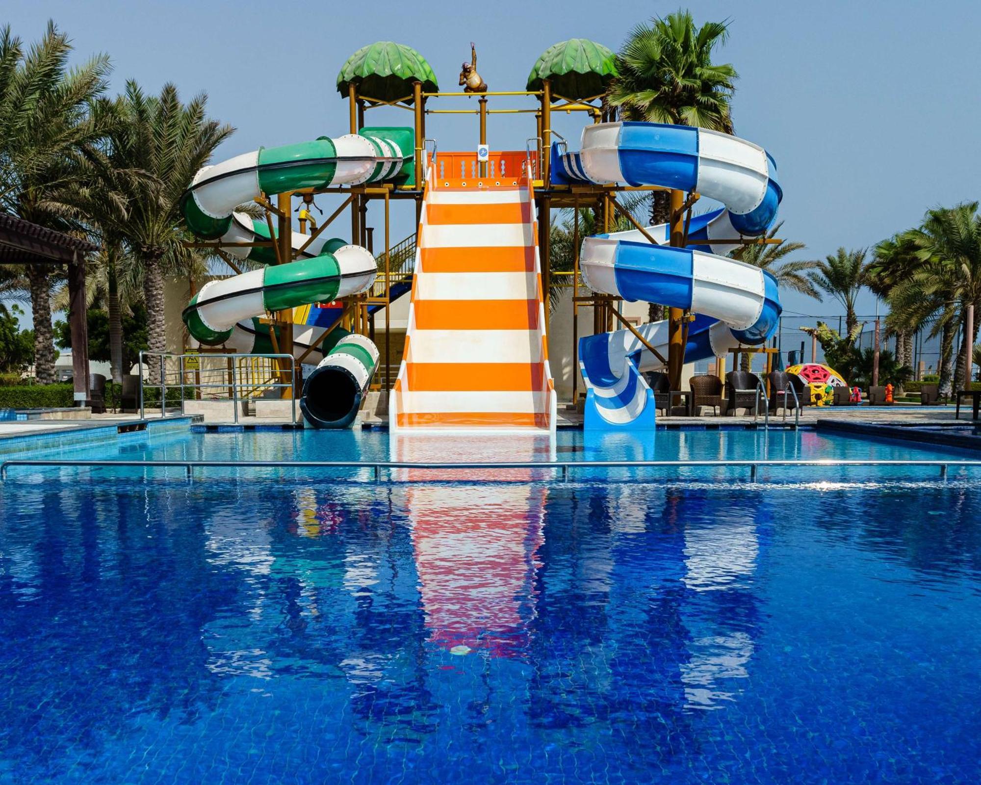 Radisson Blu Hotel & Resort, Sohar Exterior photo Water park in Dubai