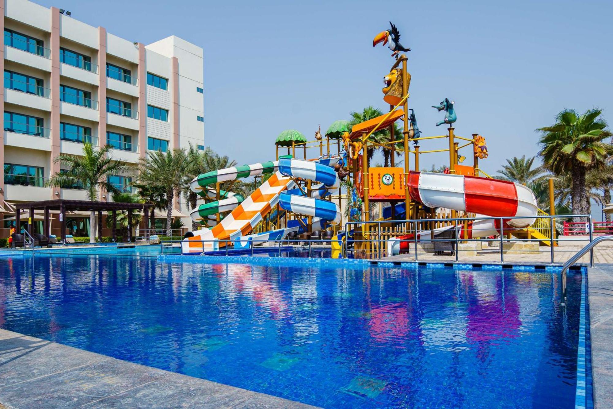Radisson Blu Hotel & Resort, Sohar Exterior photo Splash the Sun and Snow Water Park