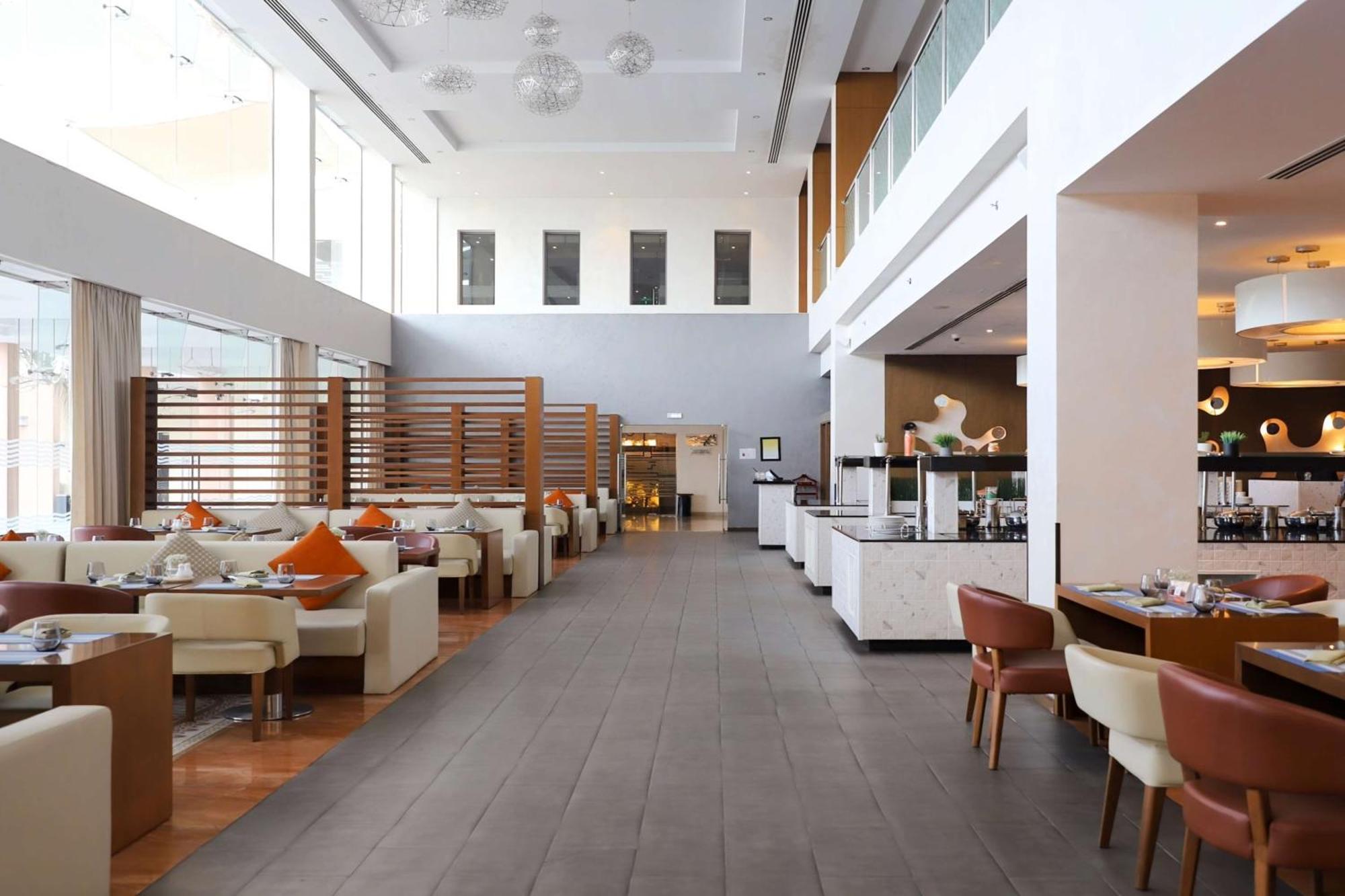 Radisson Blu Hotel & Resort, Sohar Exterior photo The restaurant