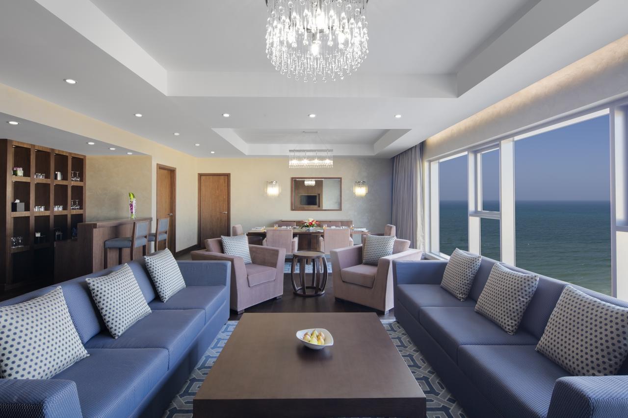Radisson Blu Hotel & Resort, Sohar Exterior photo Suite at the hotel